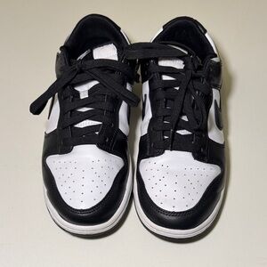 Nike Men's Classic Black and White Sneakers